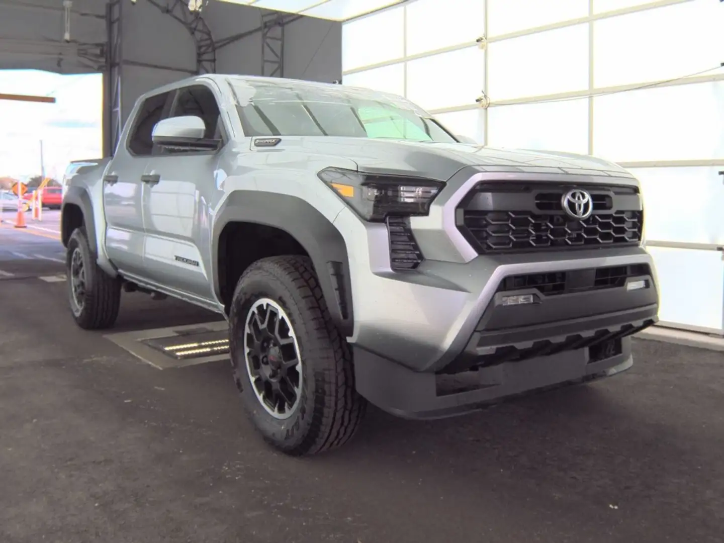 Toyota Tacoma TRD Off Road Hybrid 4x4 iForce Max Silber - 2