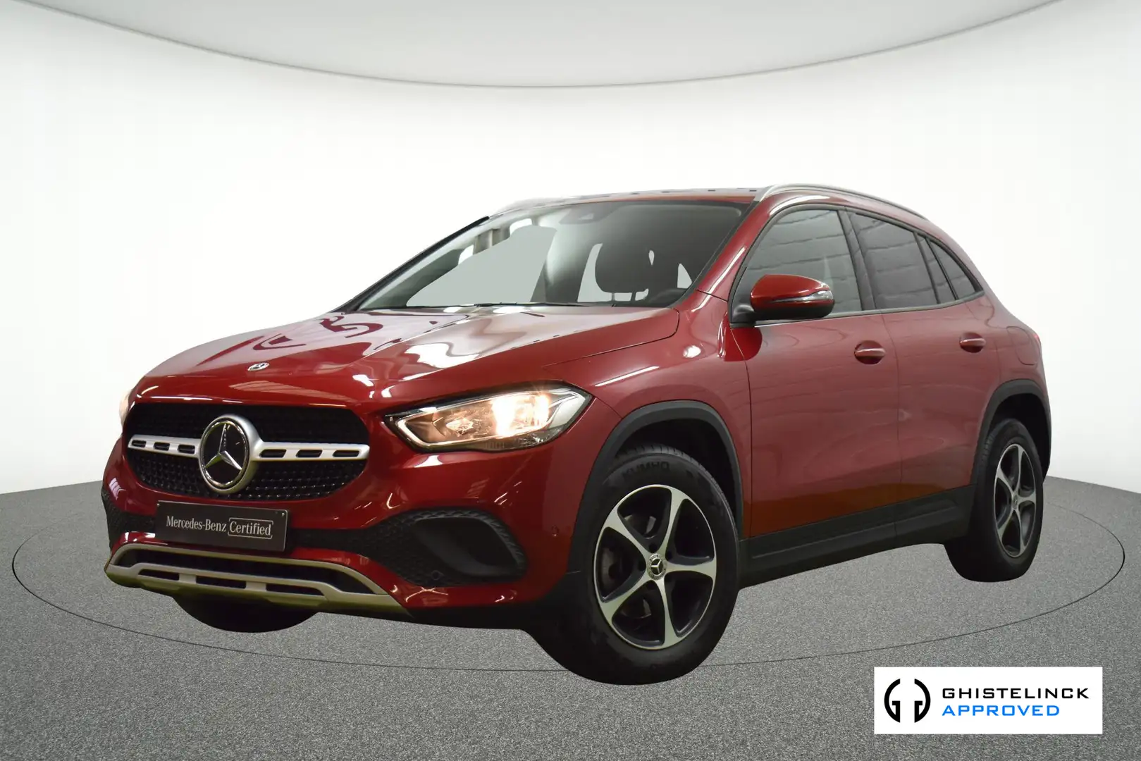 Mercedes-Benz GLA 180 GLA Rood - 1