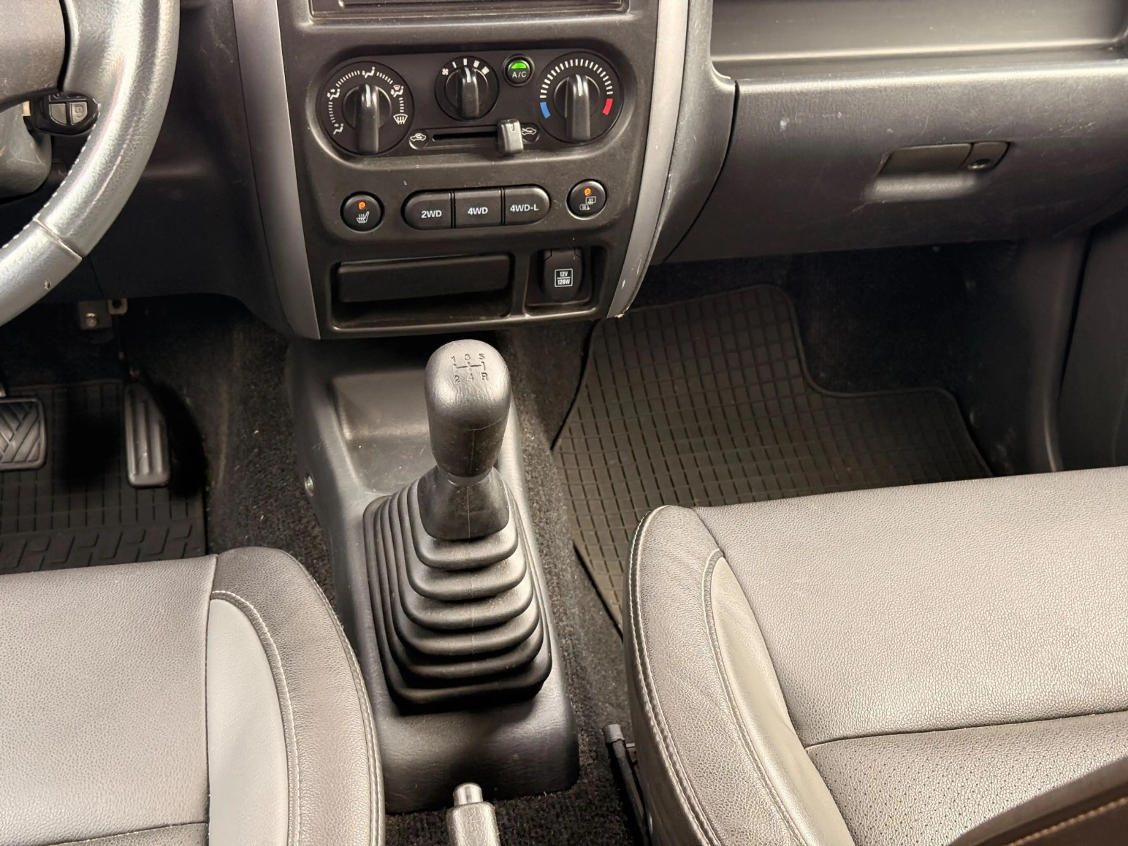 Suzuki Jimny 4x4 STYLE KLIMA LEDER AHK 1.Hd. SCHECKHEFT — photo 14