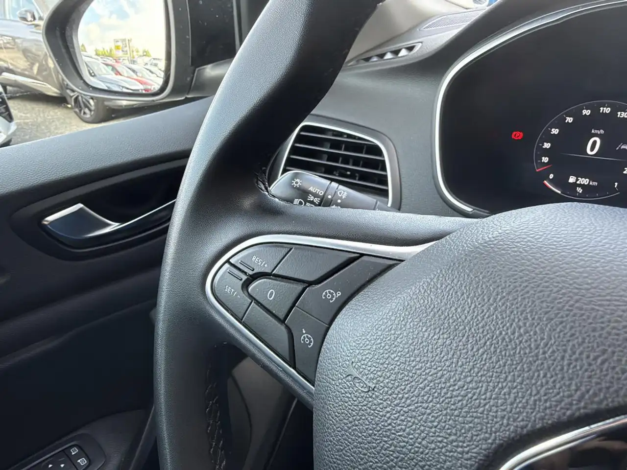 Renault Megane Berline — photo 21