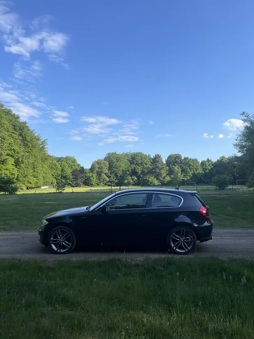 BMW 118 118i Business Line Zwart - 1