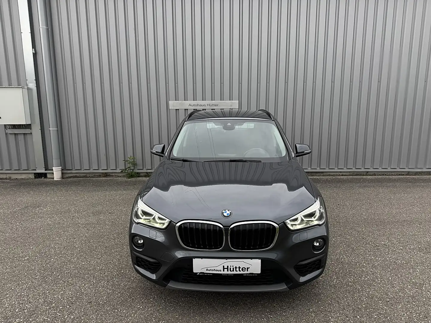 BMW X1 xDrive18d Grau - 2