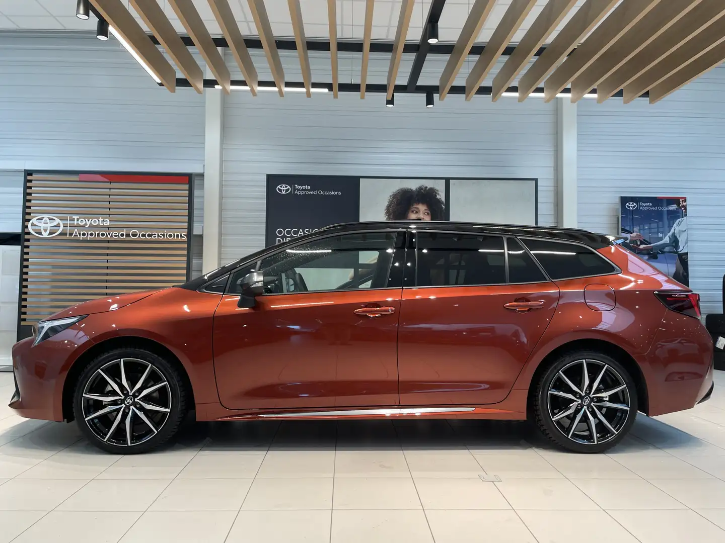 Toyota Corolla Touring Sports Hybrid 180 GR Sport | GR Sport Plus Bruin - 2