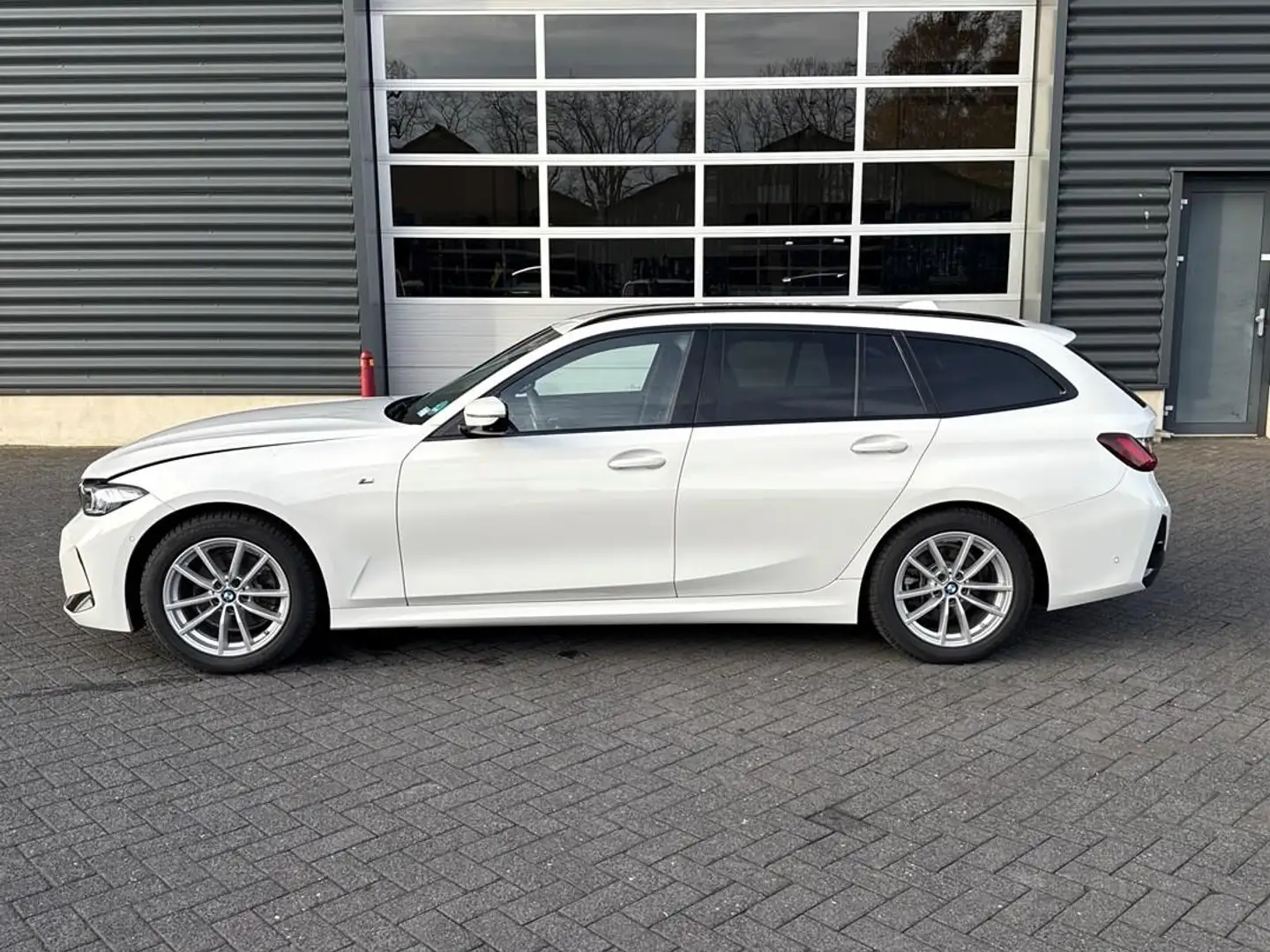 BMW 320 3-serie Touring 320i, M-sportpakket, navigatie, 36 Blanc - 2