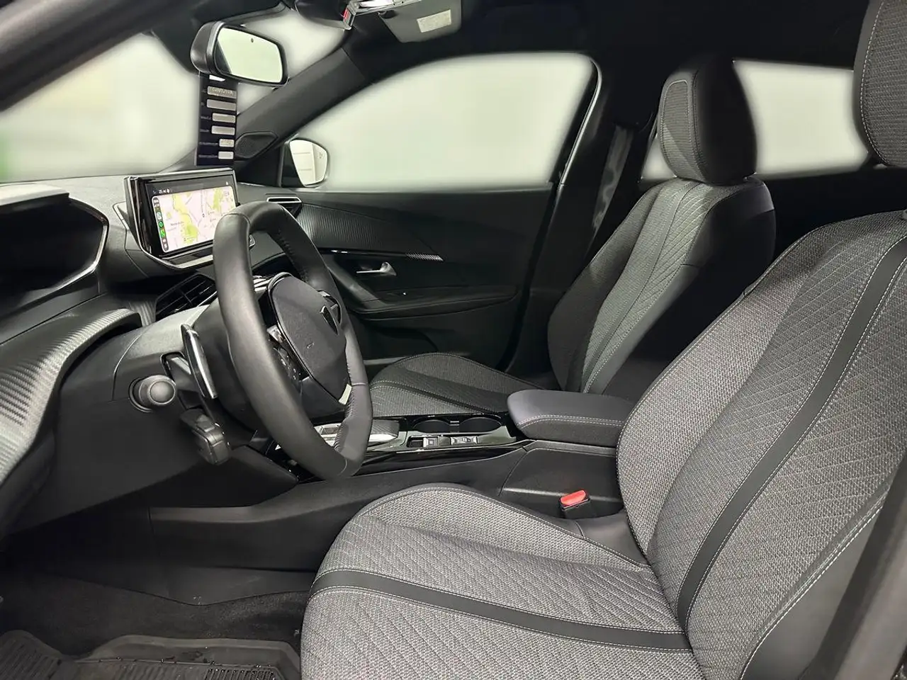 Peugeot 2008 Allure 1.2 PT 130 Automatik+ SHZ+360°CAM+ACC 3