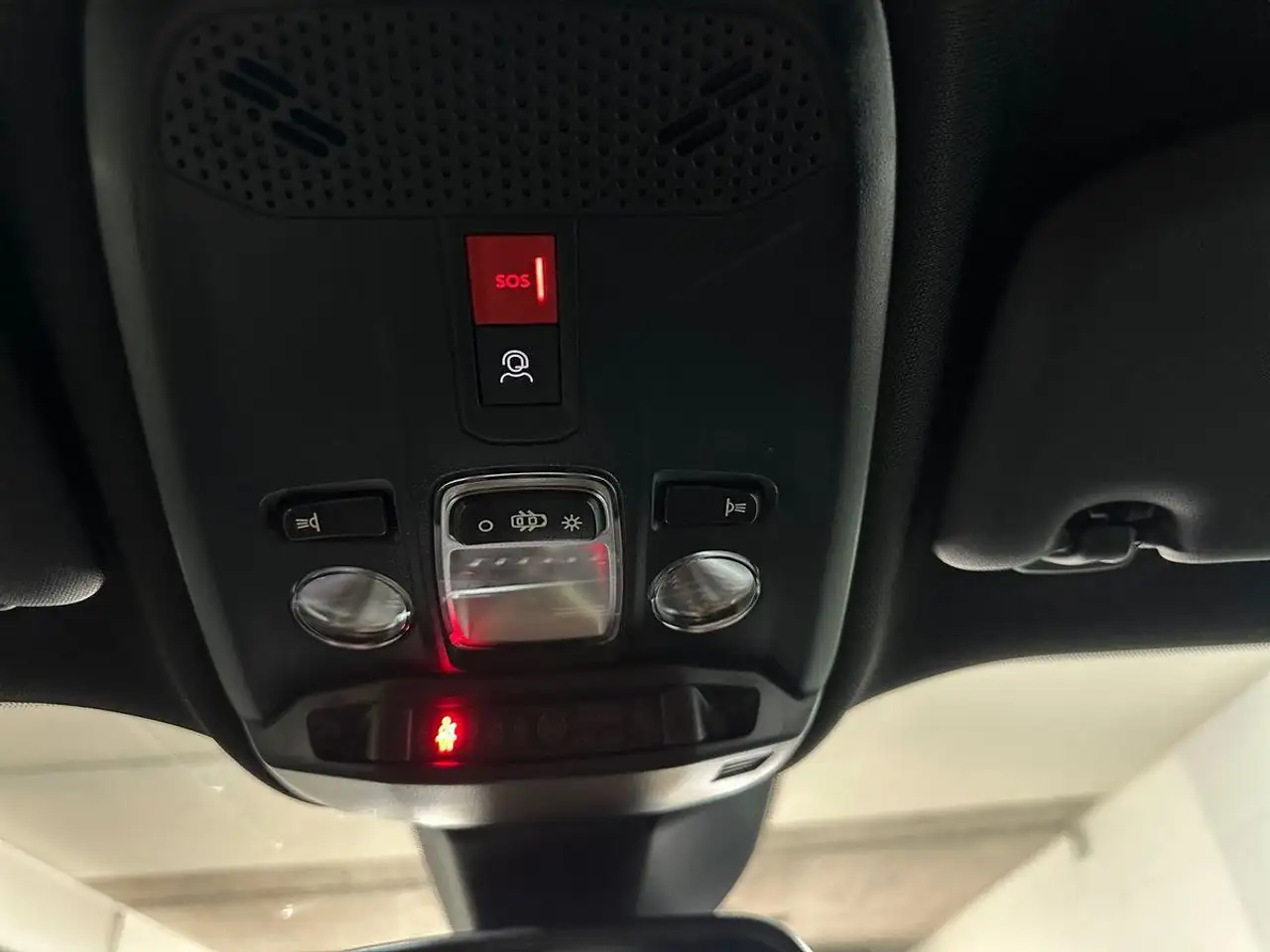 Peugeot 2008 Allure 1.2 PT 130 Automatik+ SHZ+360°CAM+ACC 14