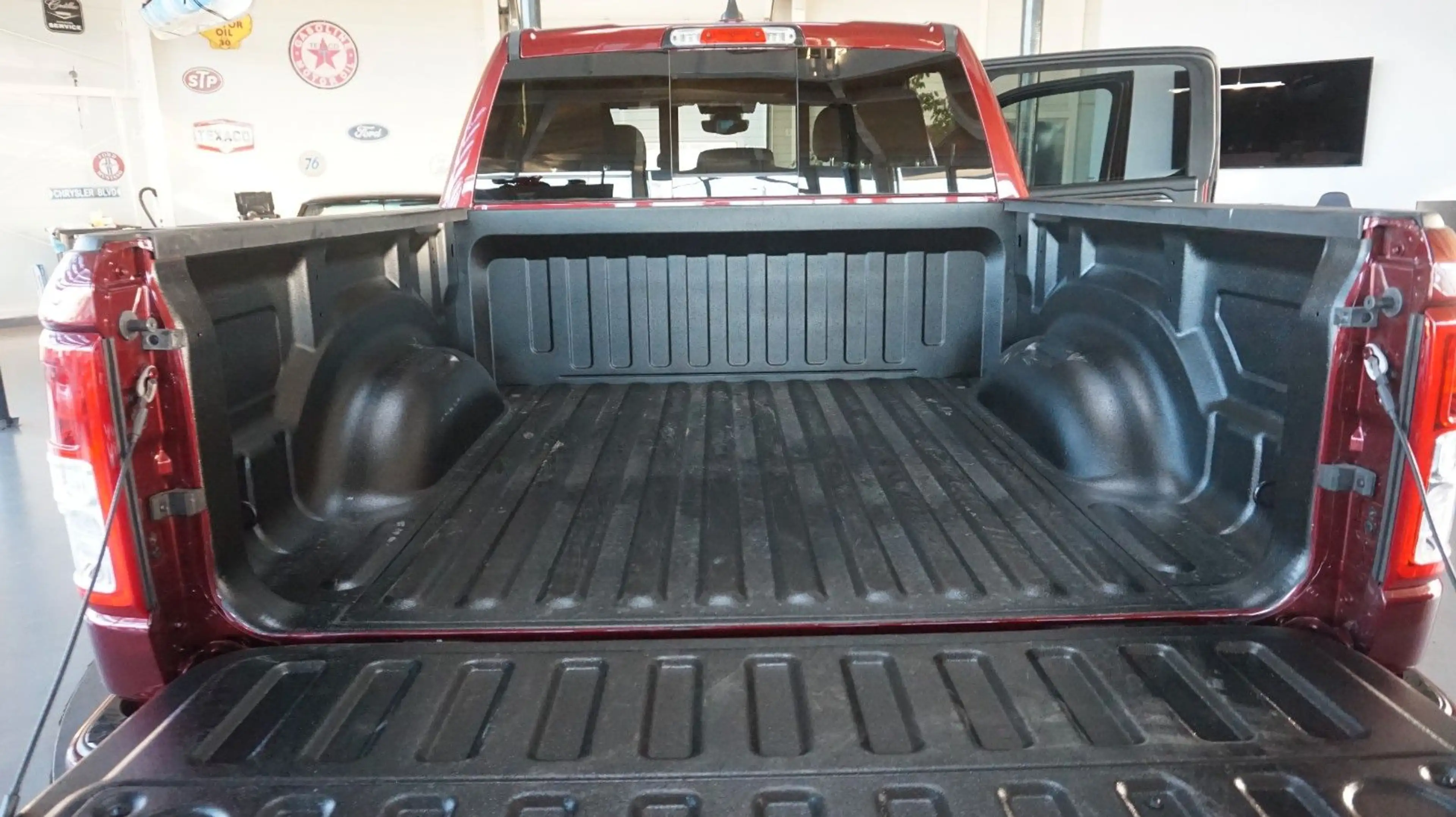 Dodge RAM 1500 HEMI V8eTorque*Crew-Cab*hoch-breit*AHK* — photo 8