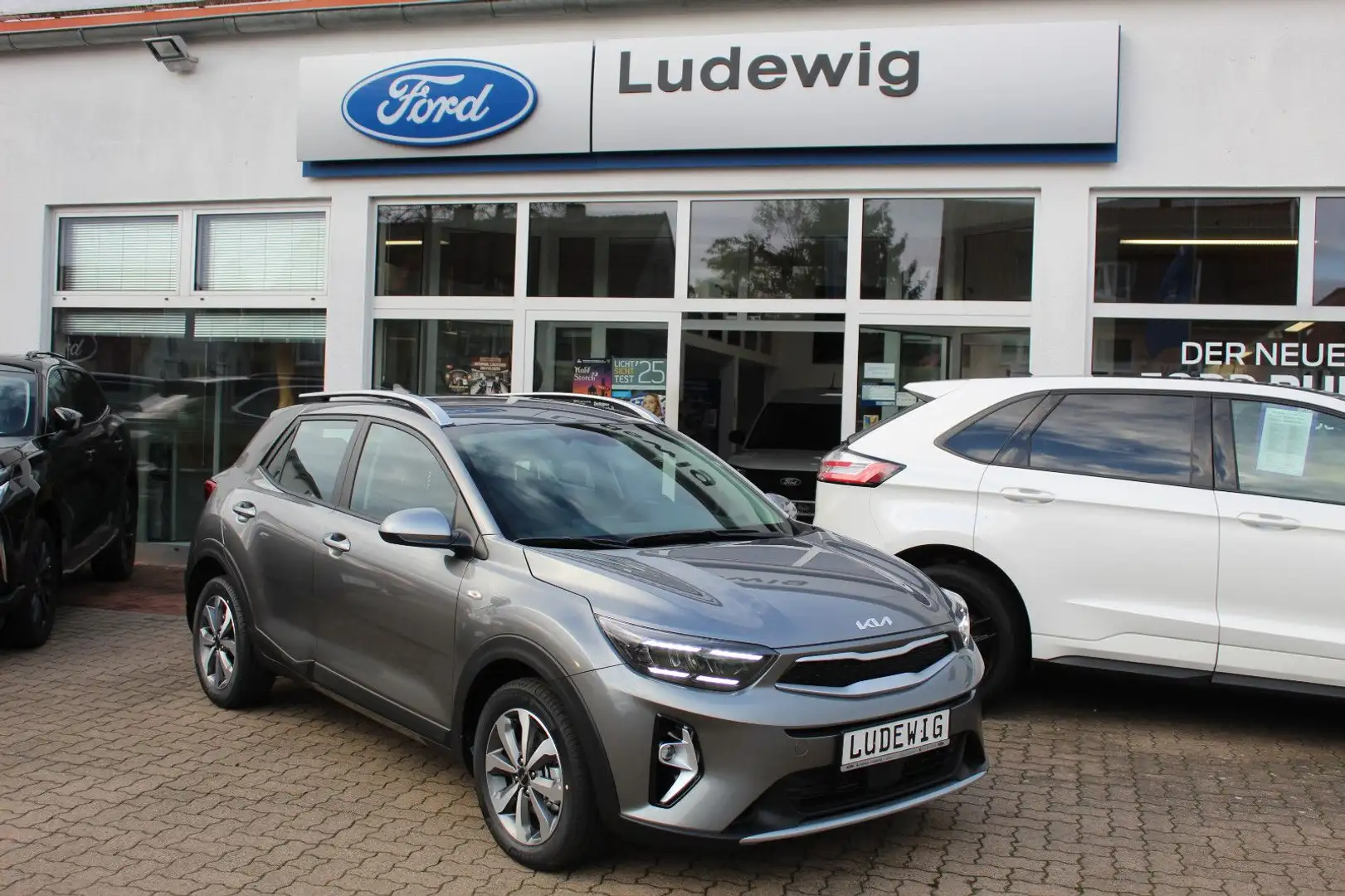 Kia Stonic Spirit Comfort Plus LED Automatik Grau - 1