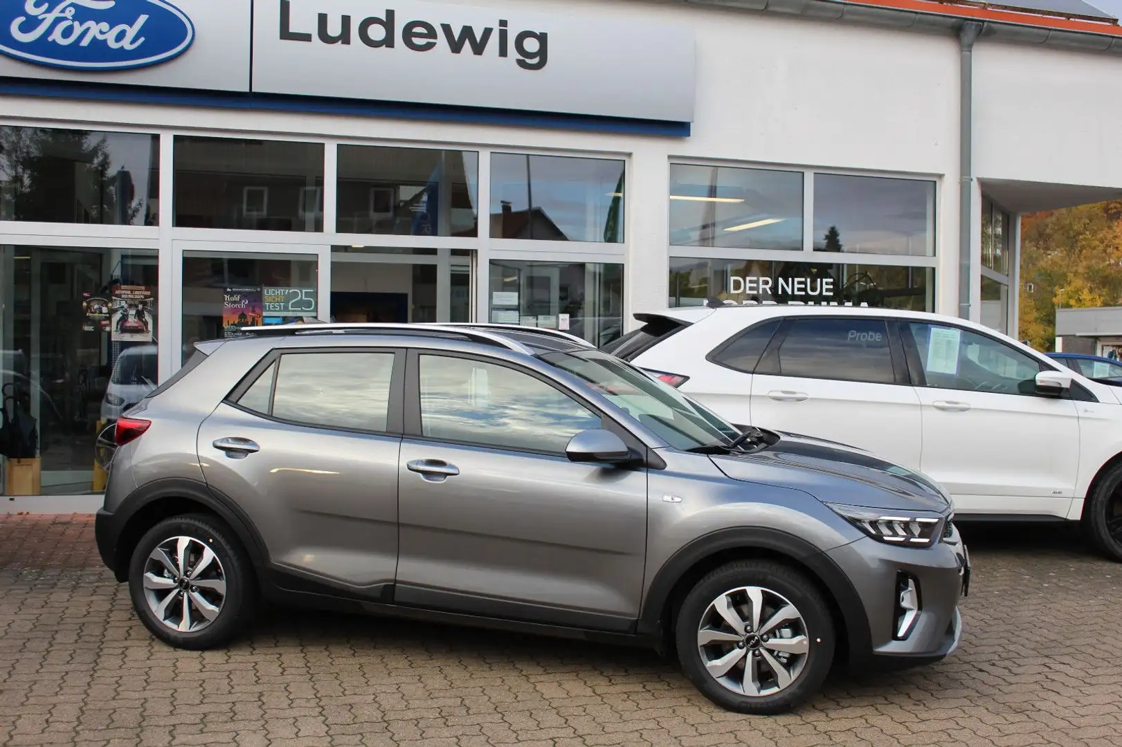 Kia Stonic Spirit Comfort Plus LED Automatik Grau - 2