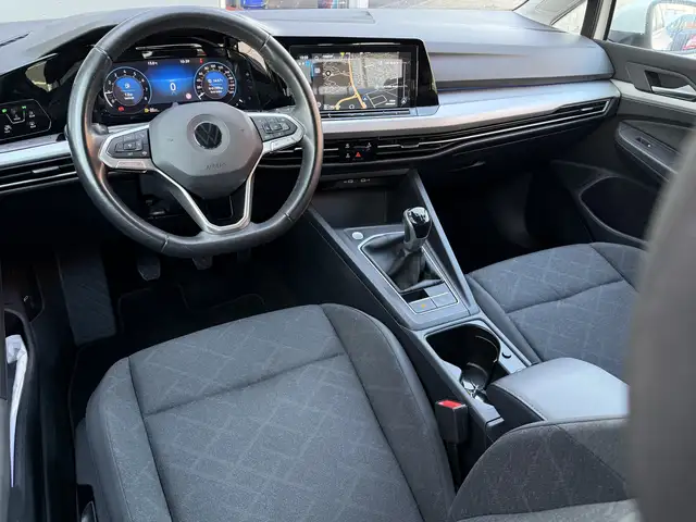 Volkswagen Golf view 3