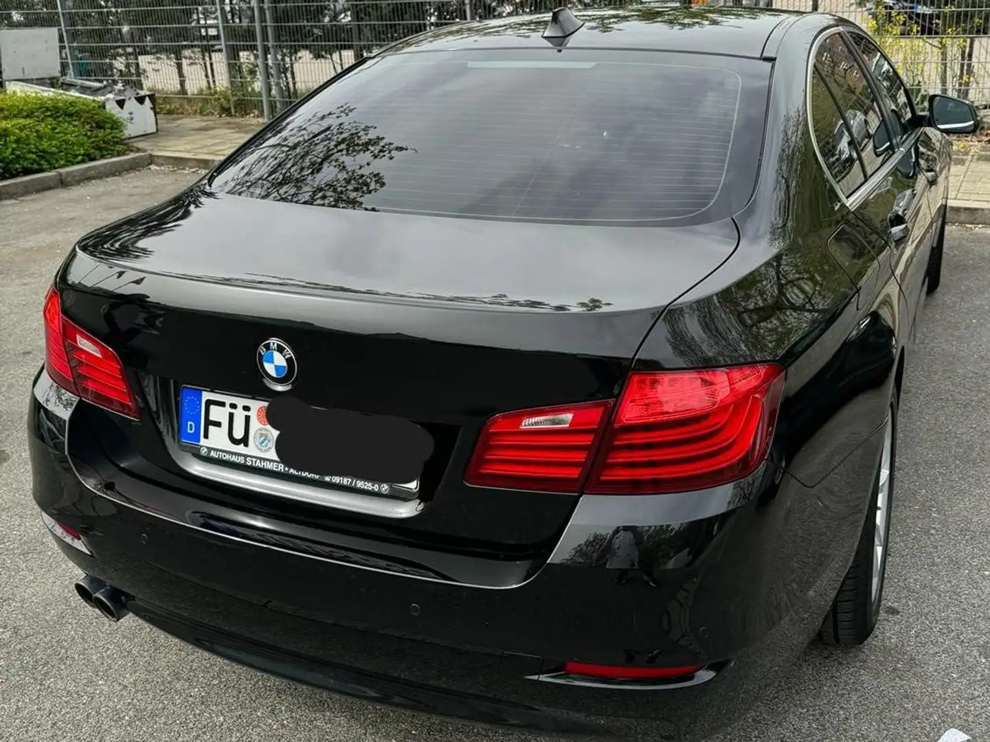 BMW 520 520d Aut. Limousine Чорний - 2
