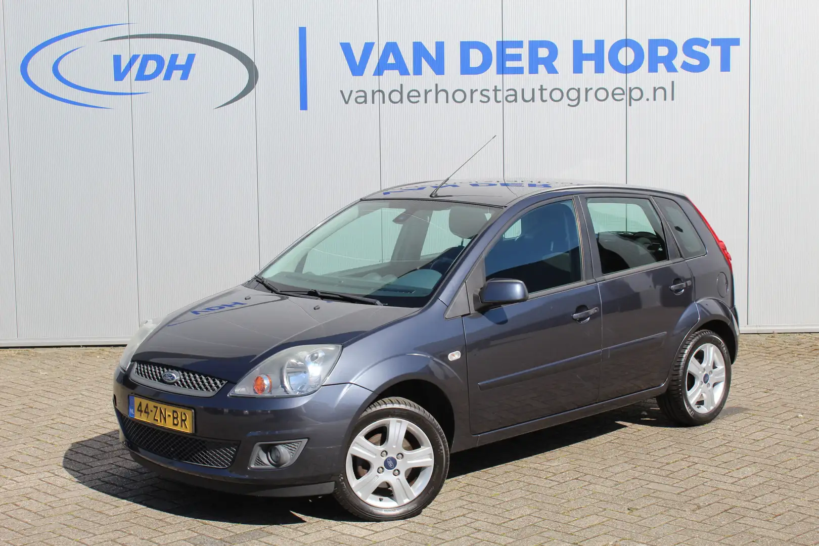Ford Fiesta 1.4-16V-80pk Futura XL. Goed onderhouden en nette Gris - 1