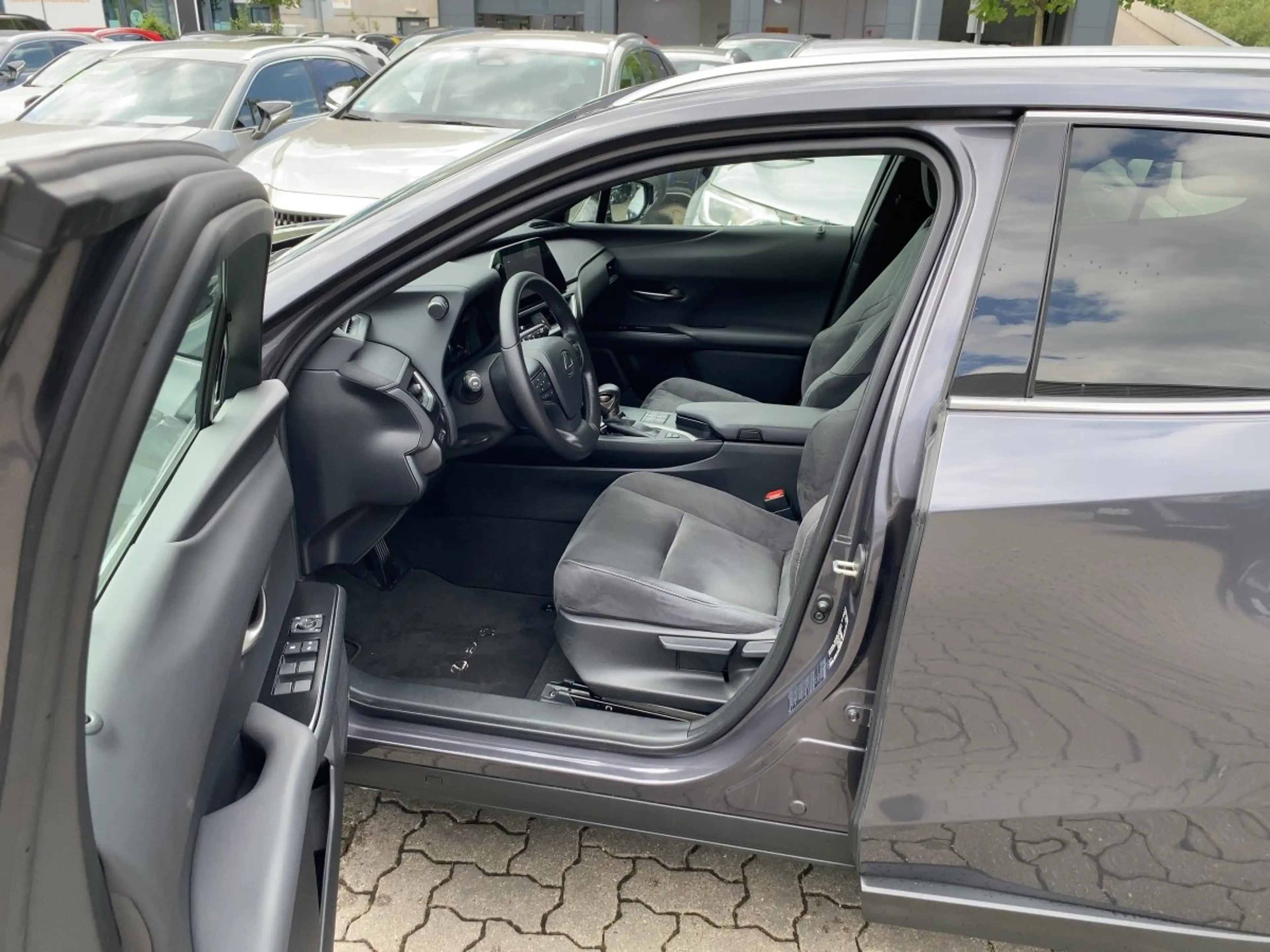 Lexus UX 250h UX 250 h Style Edition zuverlässiger Crossover — photo 10