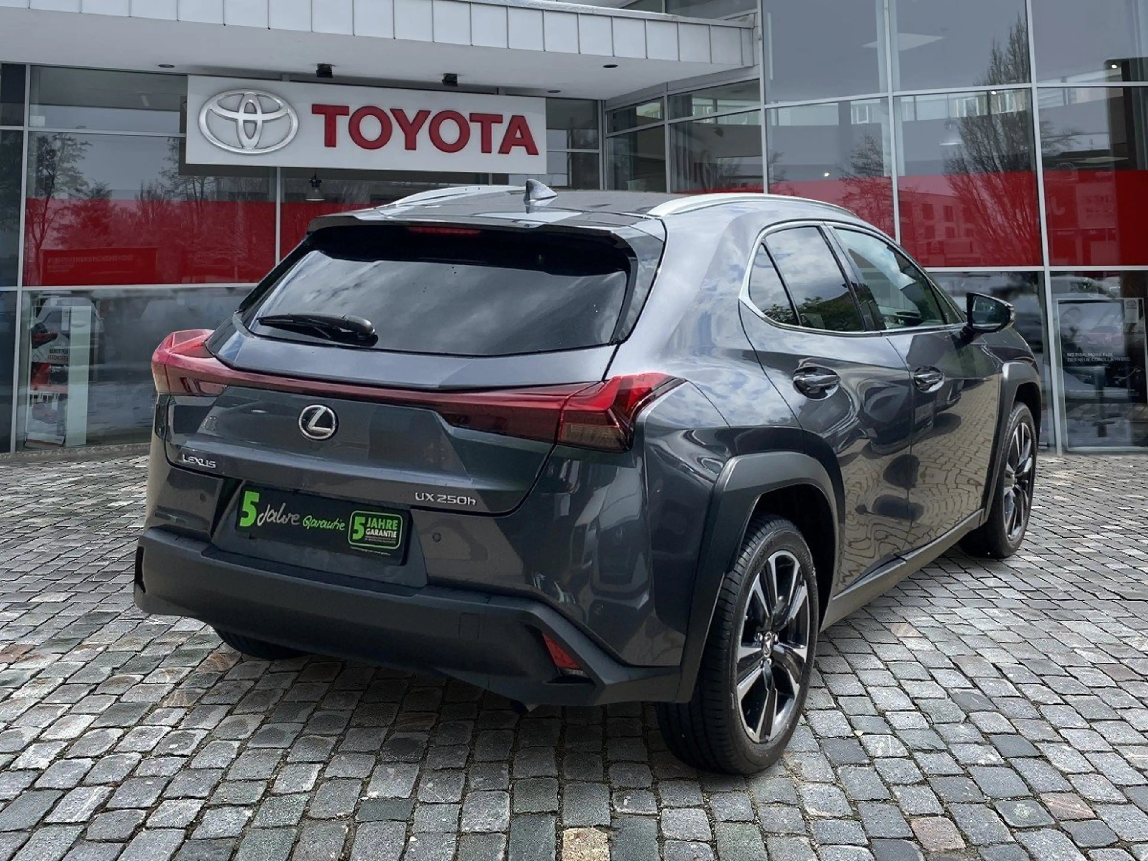 Lexus UX 250h UX 250 h Style Edition zuverlässiger Crossover — photo 5
