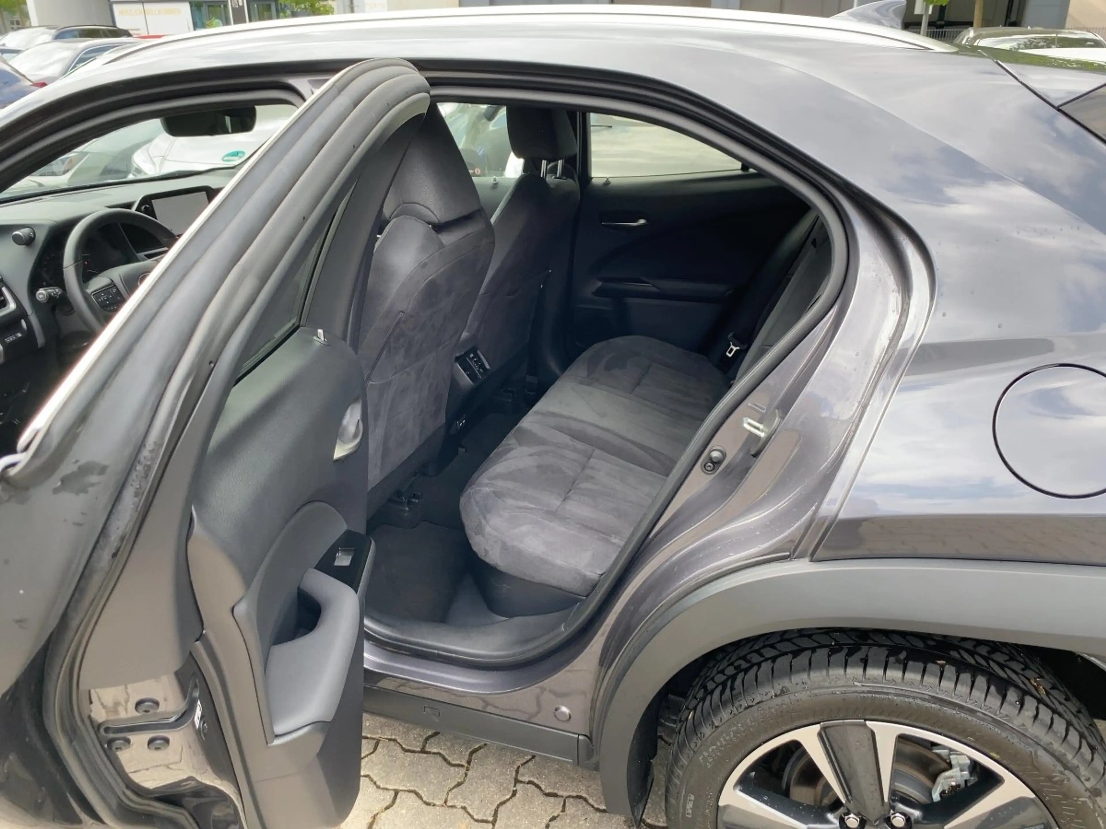Lexus UX 250h UX 250 h Style Edition zuverlässiger Crossover — photo 11