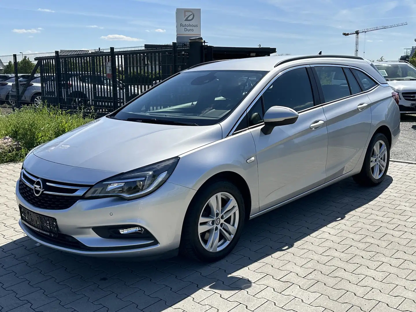 Opel Astra 1.6 D Business StartStop Aut. Navi+Shz+Pdc Plateado - 2