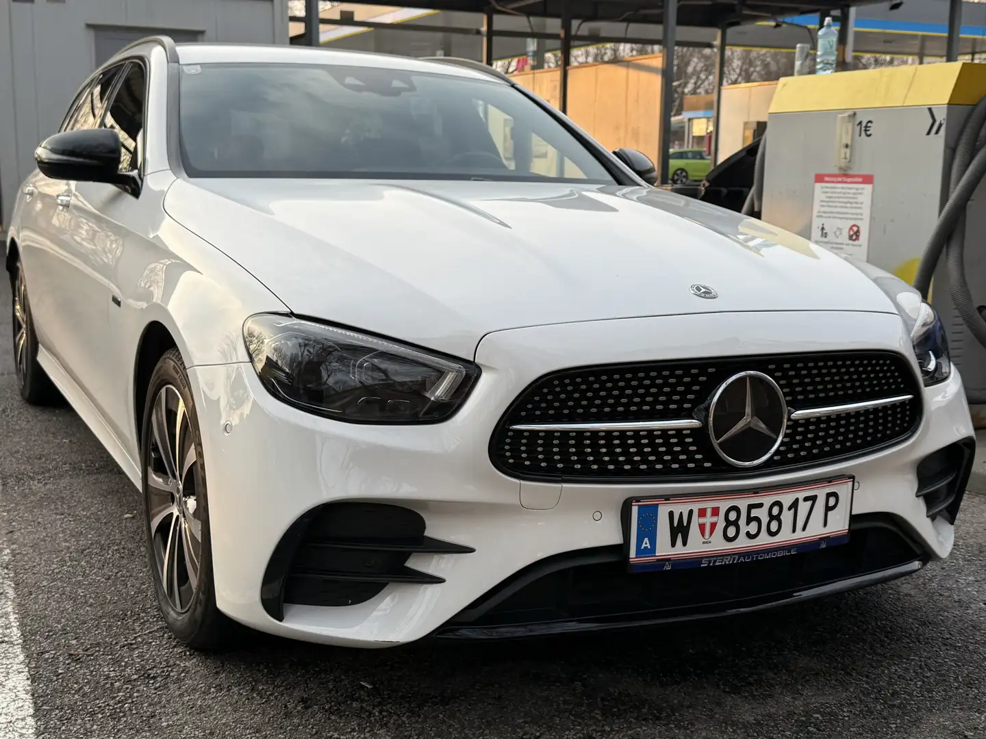 Mercedes-Benz EQE 300 AMG Line Sonderausstattung Weiß - 1