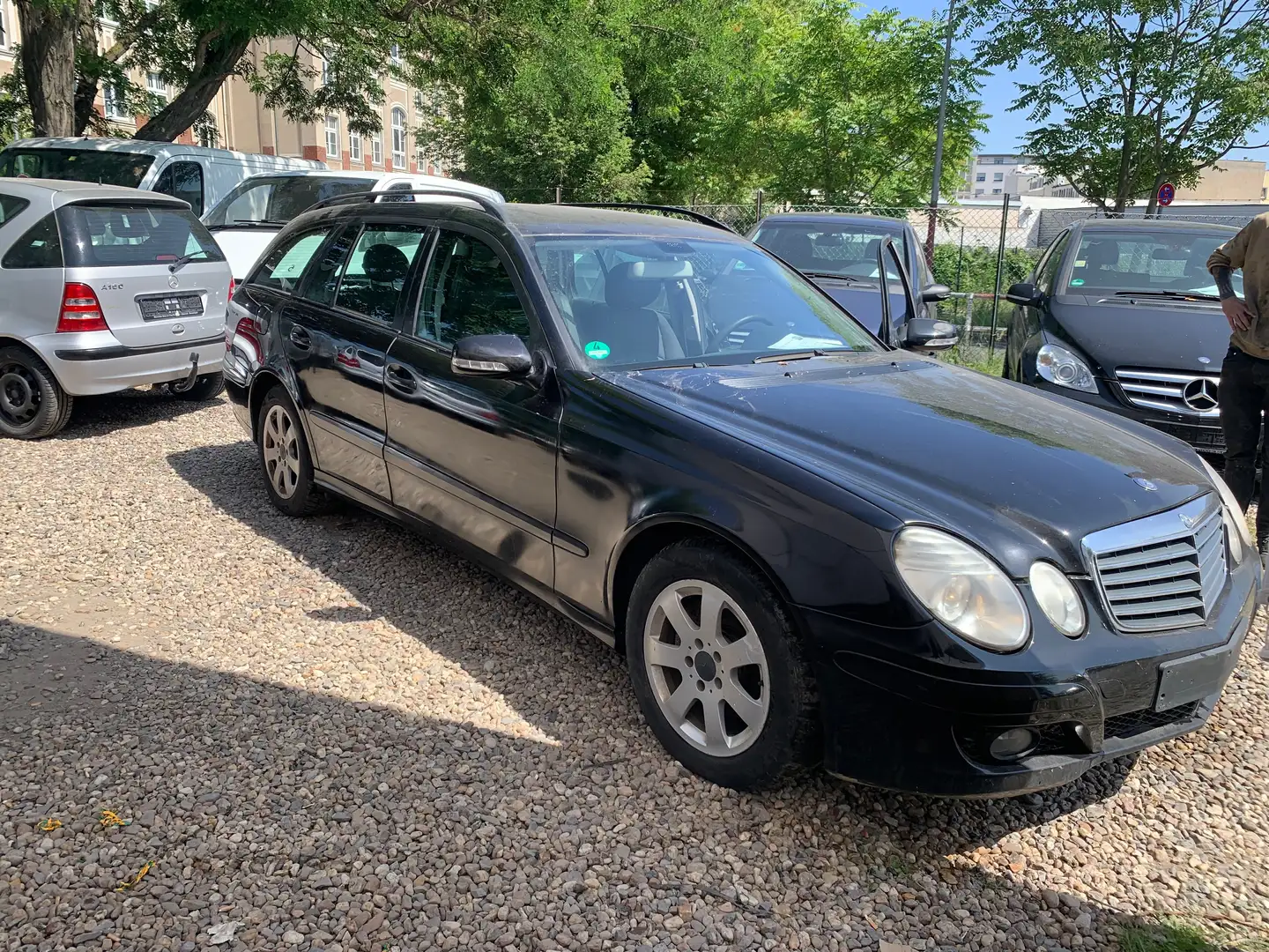 Mercedes-Benz E 220 E220CDI+AutomatikLeder Ausstattung2HAND+Neu TÜV Schwarz - 1