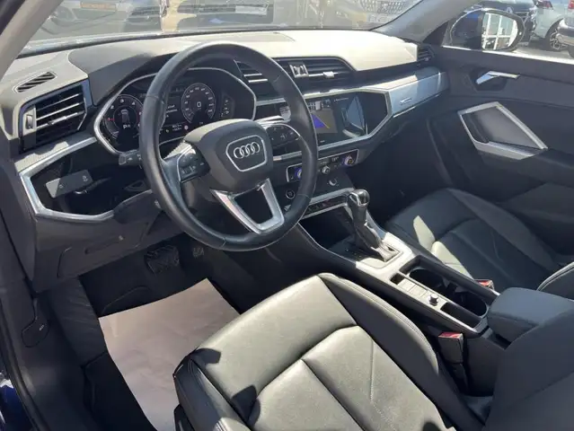 Audi Q3 view 7