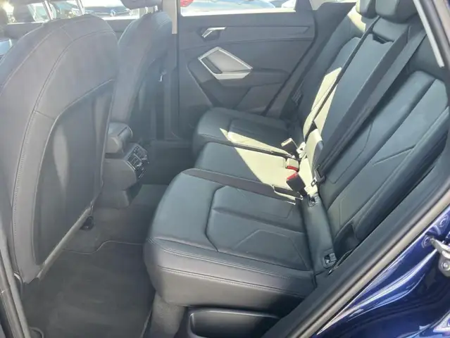 Audi Q3 view 8