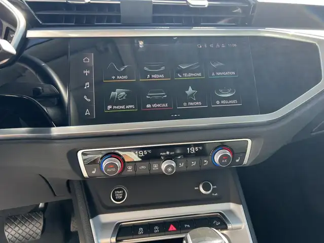 Audi Q3 view 11