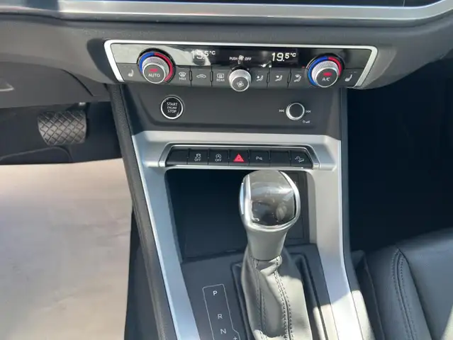Audi Q3 view 12