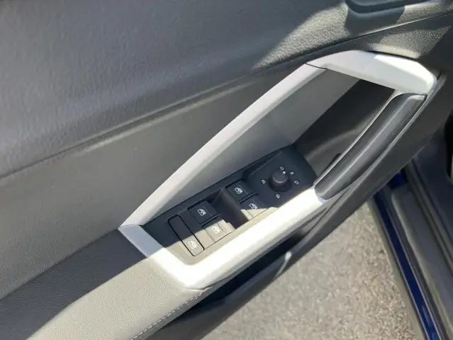 Audi Q3 view 6