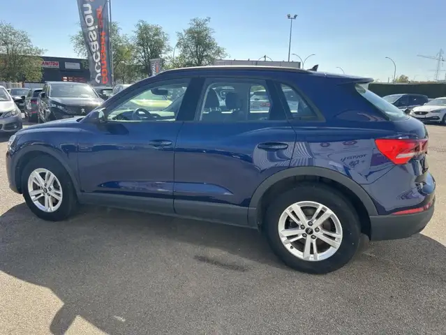 Audi Q3 view 5