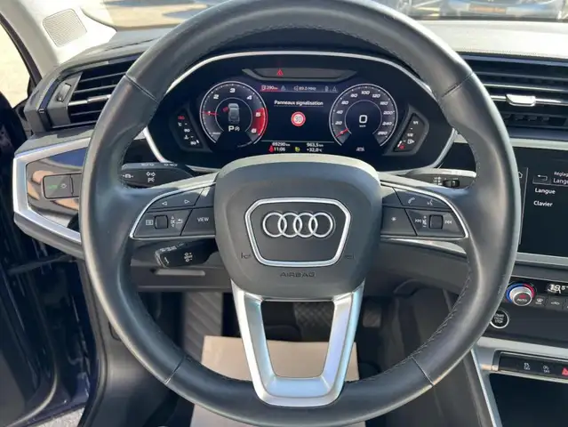 Audi Q3 view 10