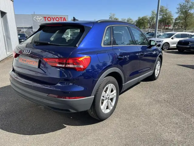 Audi Q3 view 4