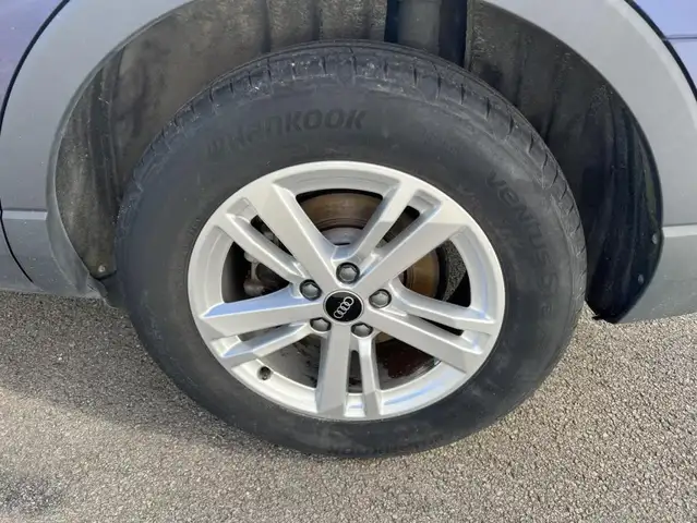 Audi Q3 view 3