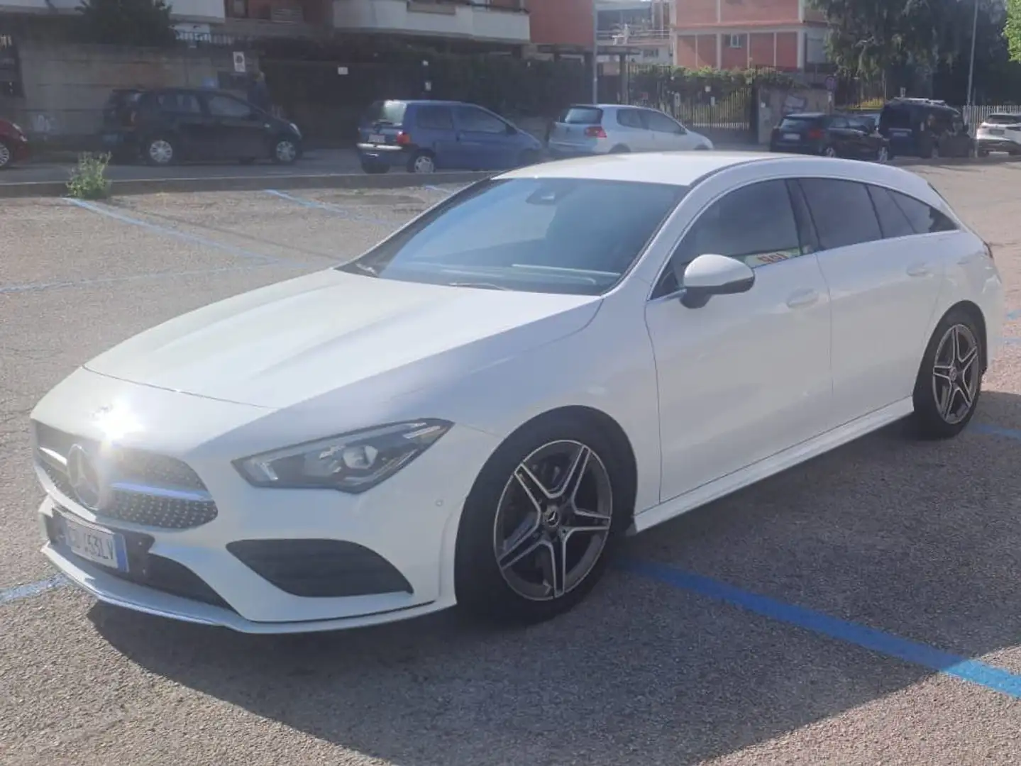 Mercedes-Benz CLA 200 Shooting Brake Premium Amg Blanc - 1