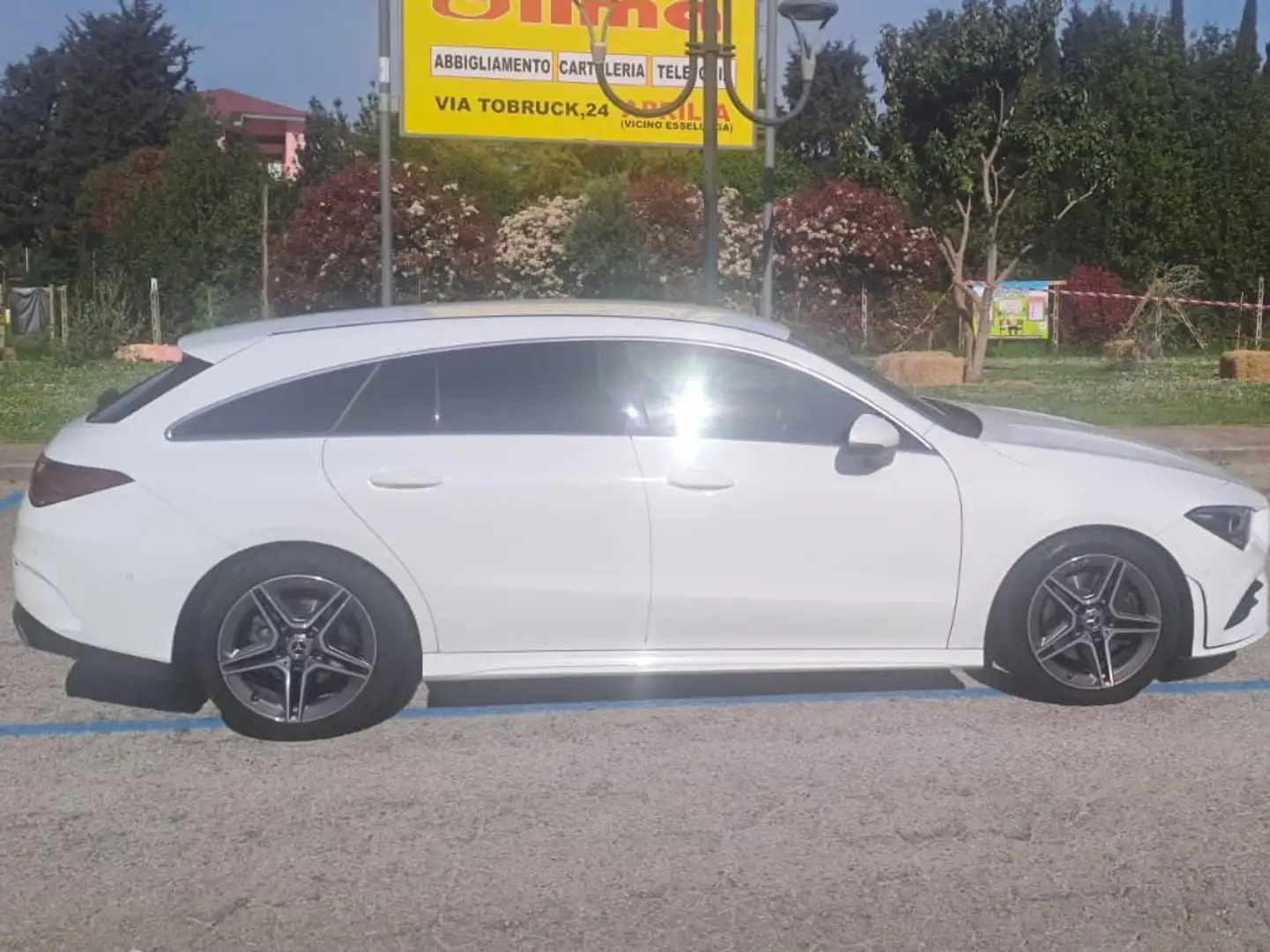 Mercedes-Benz CLA 200 Shooting Brake Premium Amg Blanc - 2