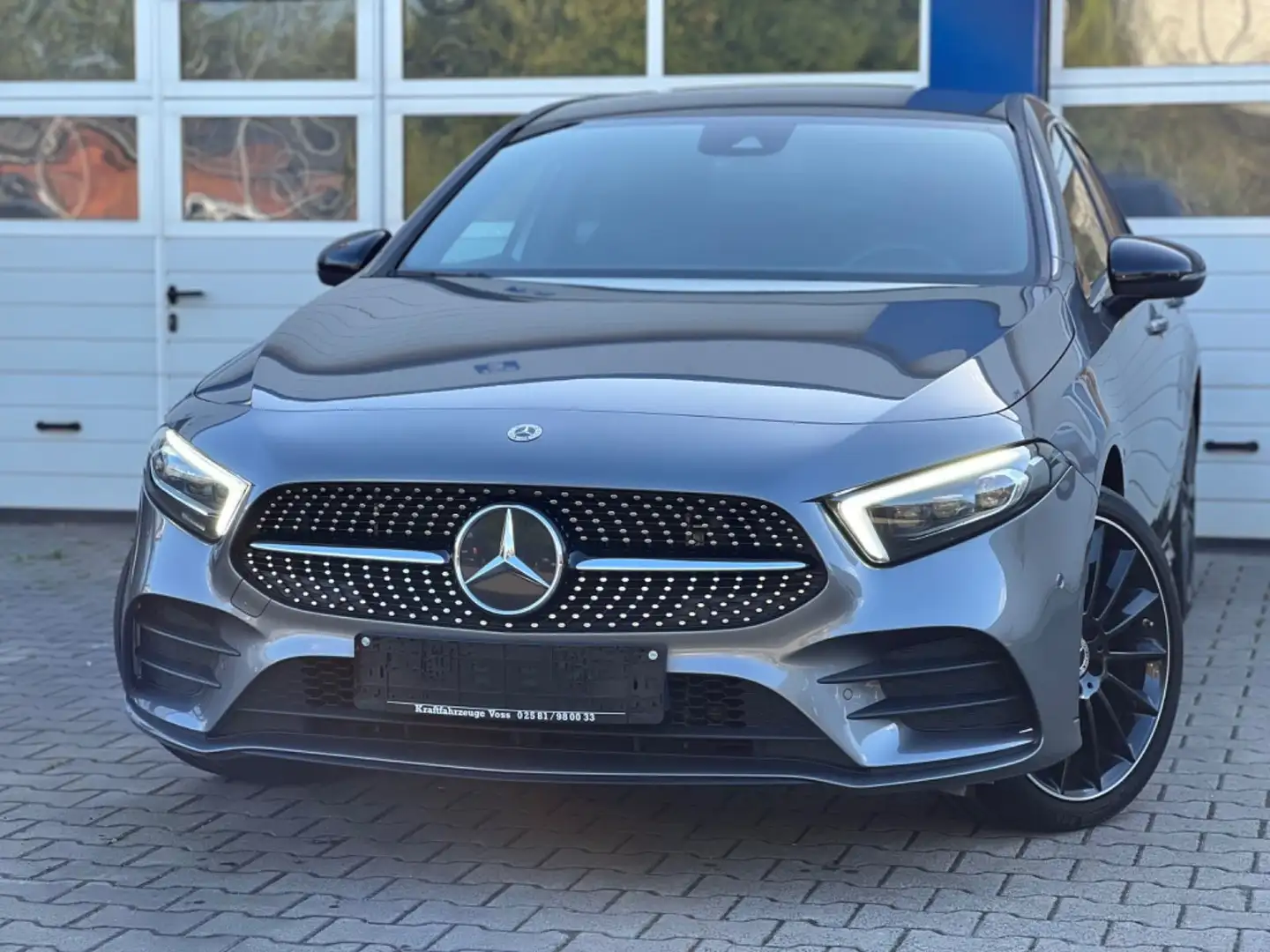 Mercedes-Benz A 250 e Limo "AMG-LINE/WIDESCREEN/KAMERA/19" Gris - 1