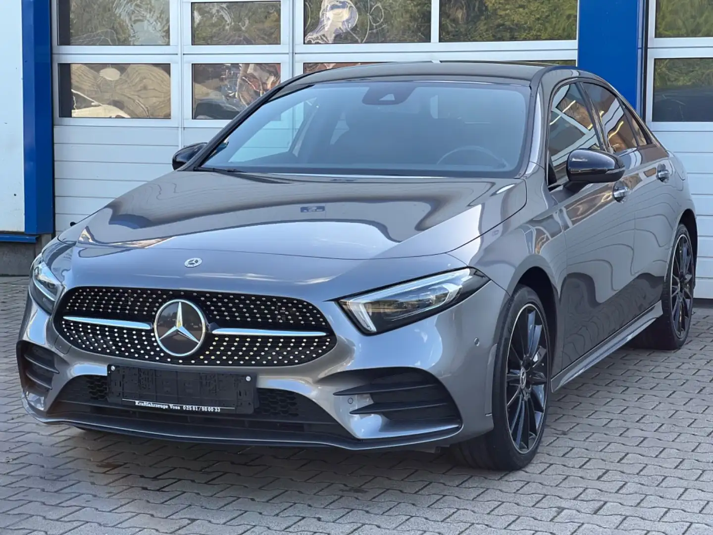 Mercedes-Benz A 250 e Limo "AMG-LINE/WIDESCREEN/KAMERA/19" Gris - 2