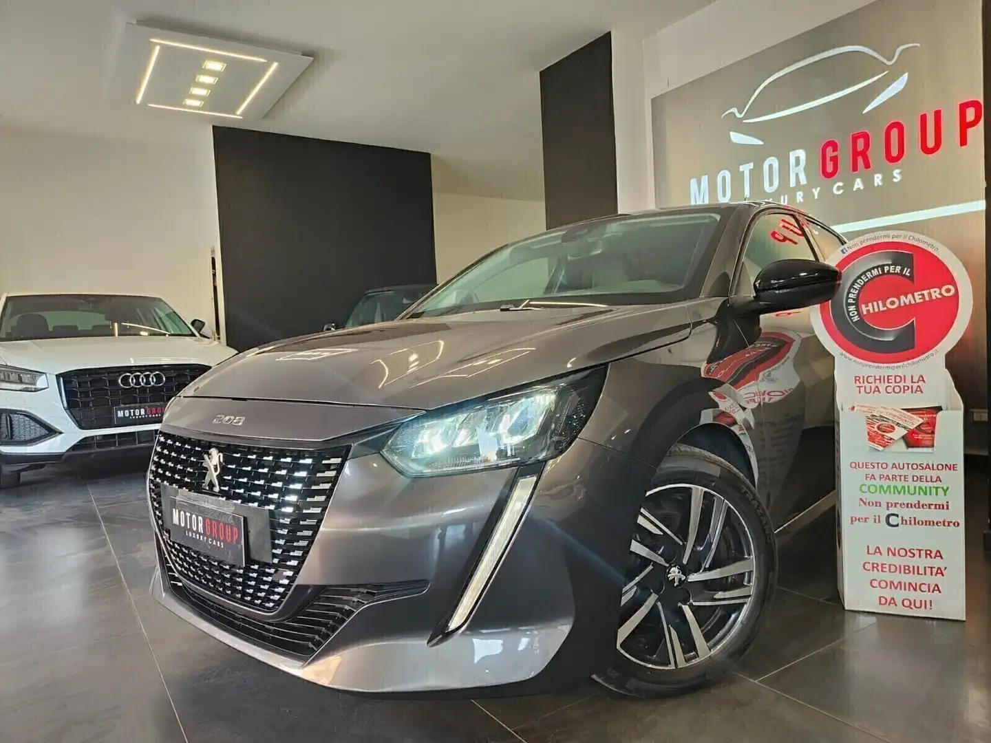 Peugeot 208 1.2 PureTech 100 Stop&Start 5 porte Allure Grijs - 1