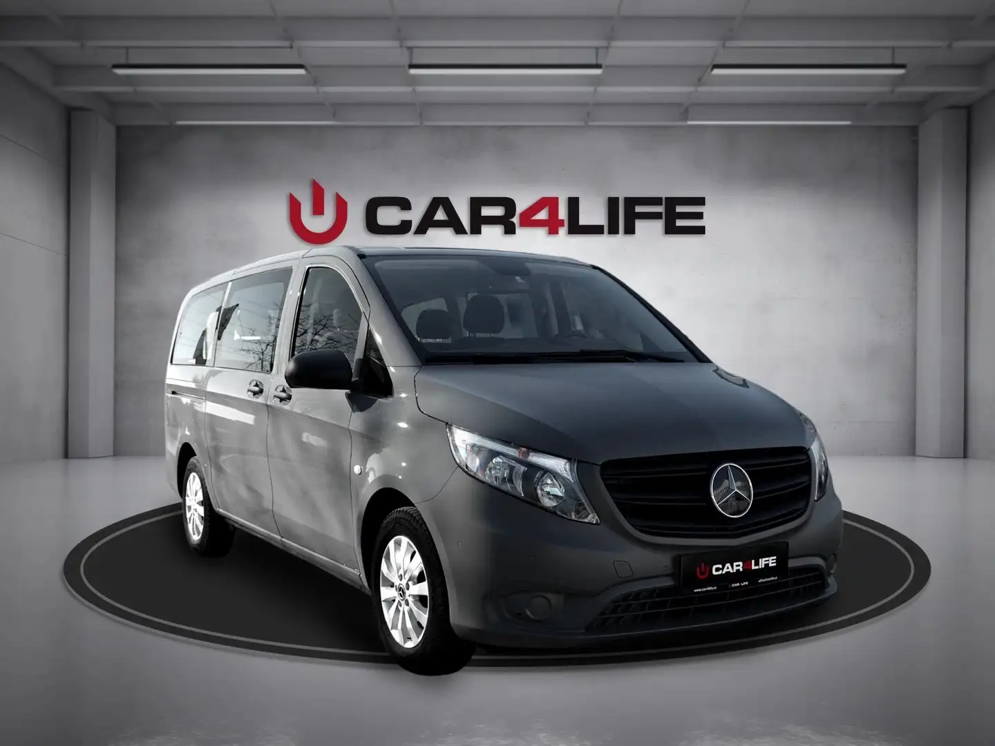 Mercedes-Benz Vito Tourer 114 CDI lang Aut. Gris - 2