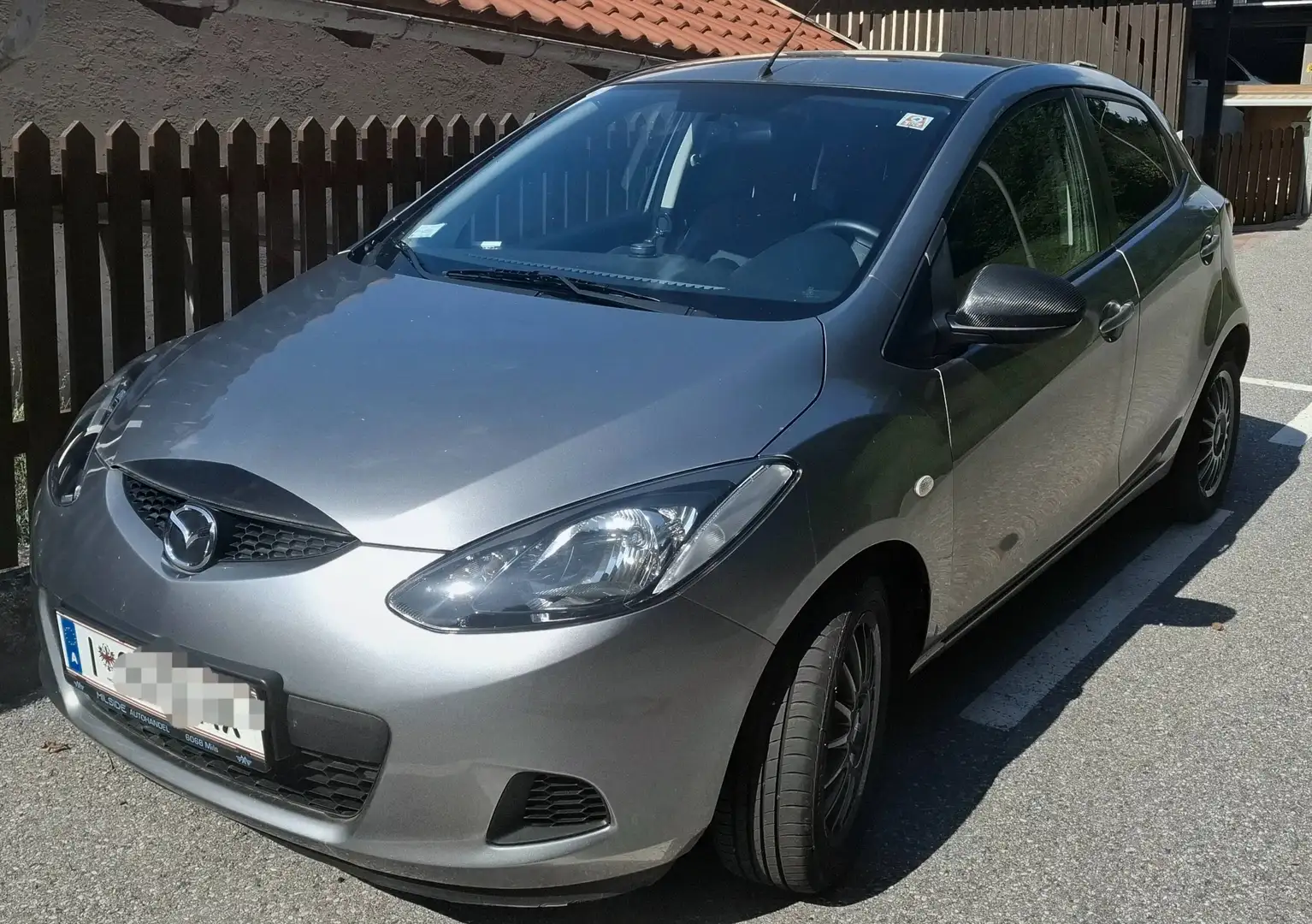 Mazda 2 Mazda 2 1,3i CE Pro CE Pro Grau - 1