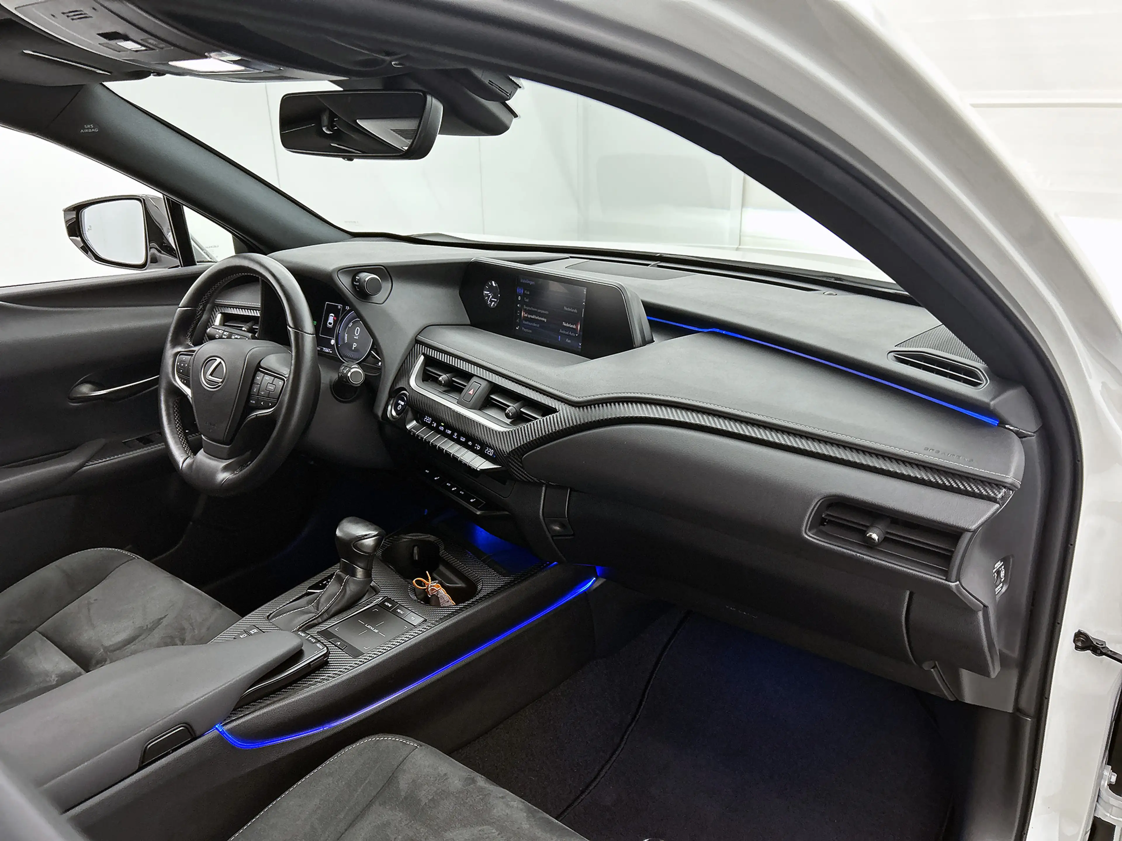 Lexus UX 250h Business Line | Stoelverwarming | Stuurverwarming — photo 6