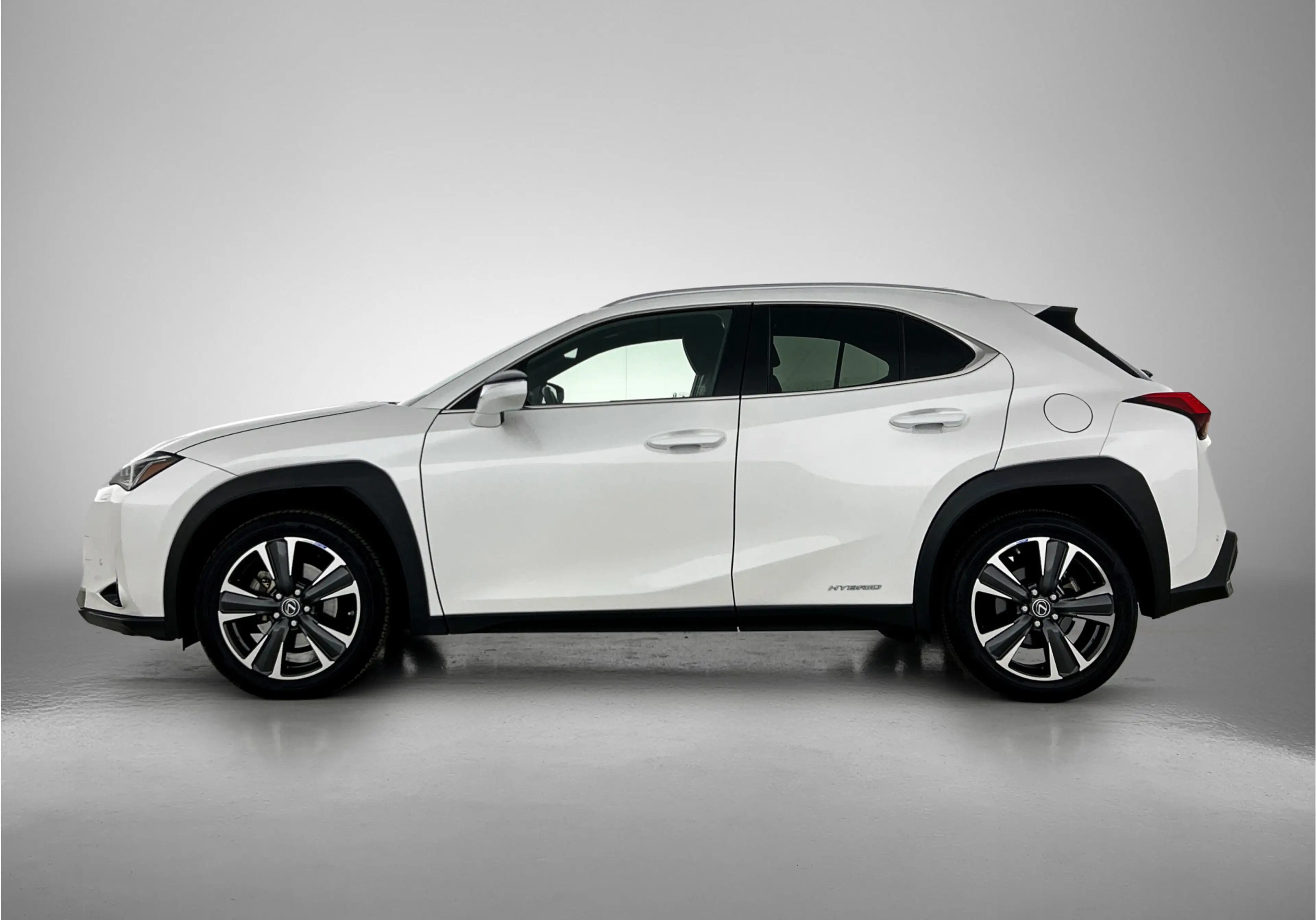 Lexus UX 250h Business Line | Stoelverwarming | Stuurverwarming — photo 3