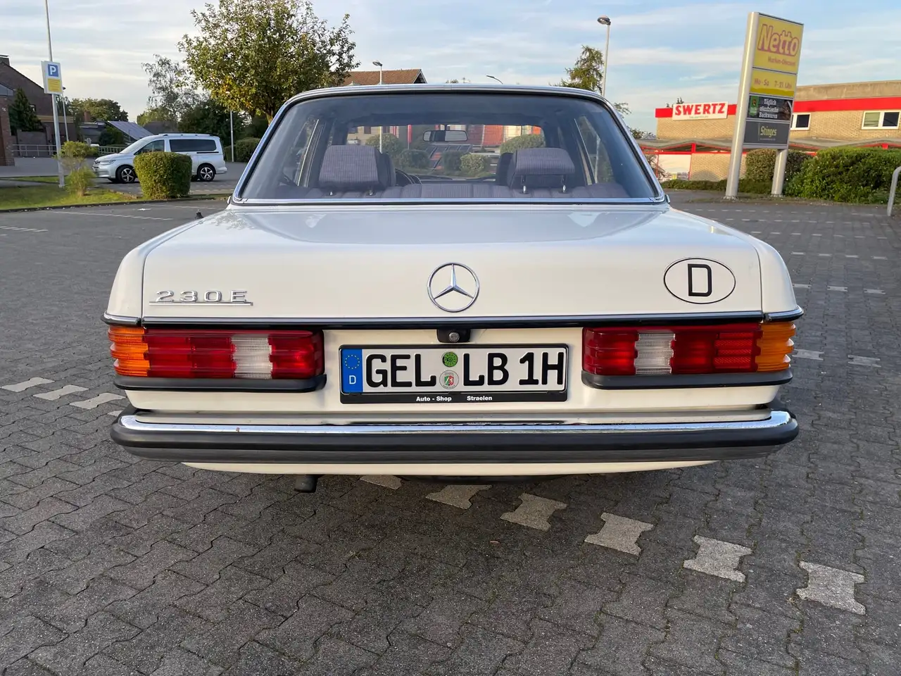Mercedes-Benz 230 E AUTOMATIK*SD*H-KENNZEICHEN*ZV*INSP+TÜV NEU !!, foto 4