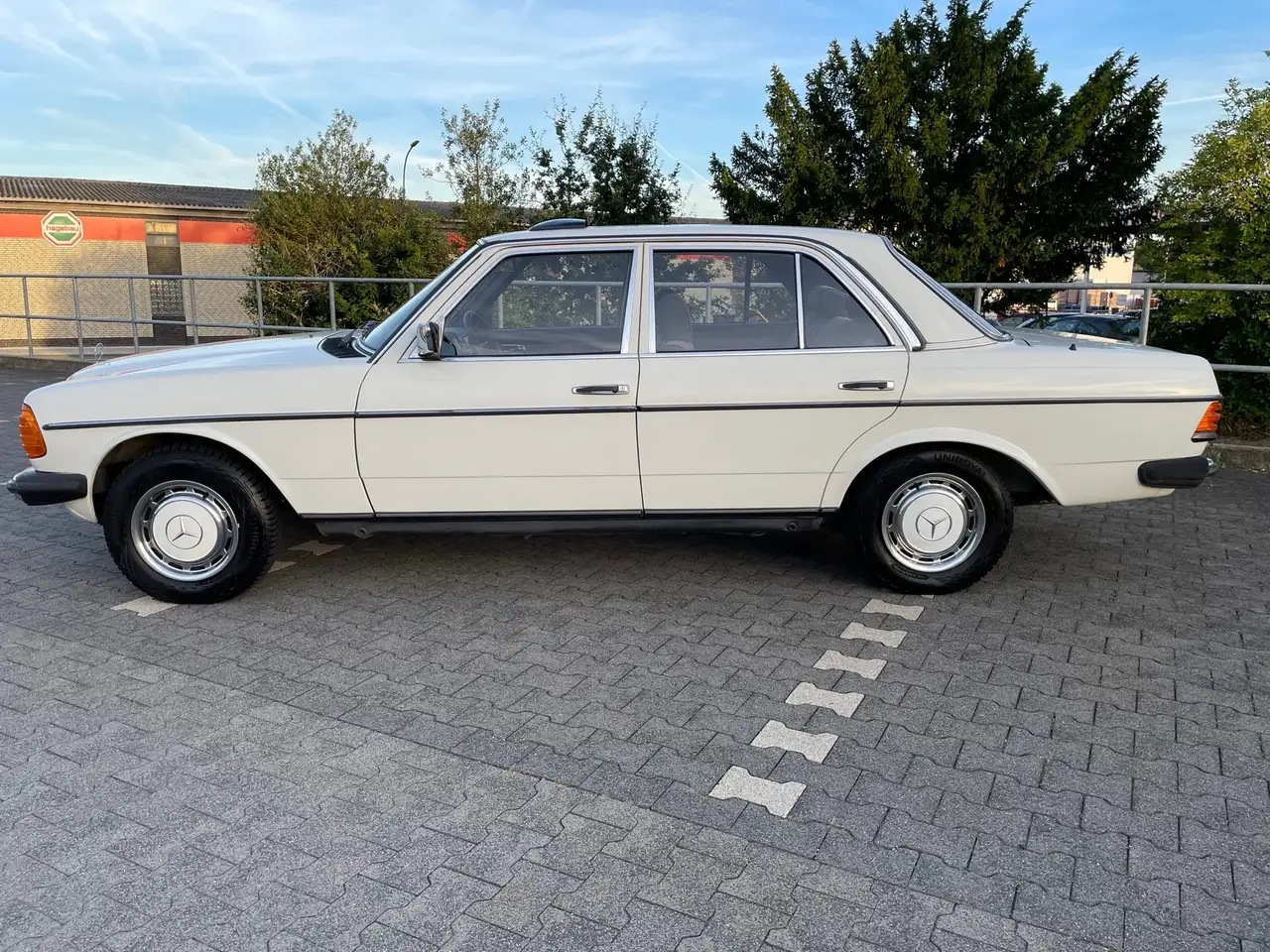 Mercedes-Benz 230 E AUTOMATIK*SD*H-KENNZEICHEN*ZV*INSP+TÜV NEU !!, foto 6