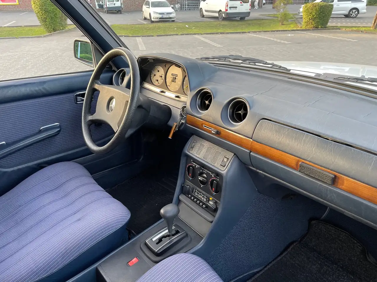 Mercedes-Benz 230 E AUTOMATIK*SD*H-KENNZEICHEN*ZV*INSP+TÜV NEU !!, foto 12