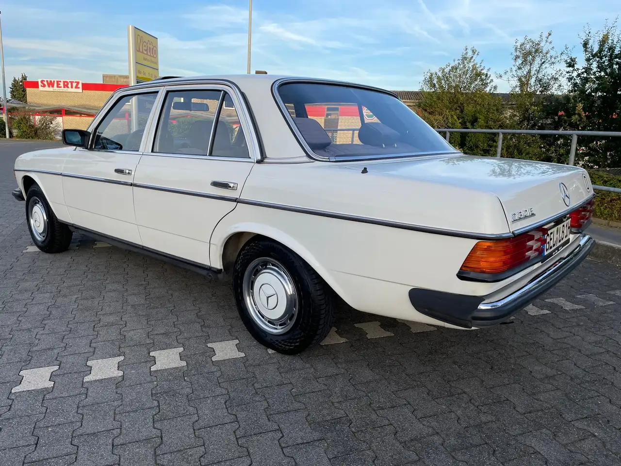 Mercedes-Benz 230 E AUTOMATIK*SD*H-KENNZEICHEN*ZV*INSP+TÜV NEU !!, foto 5