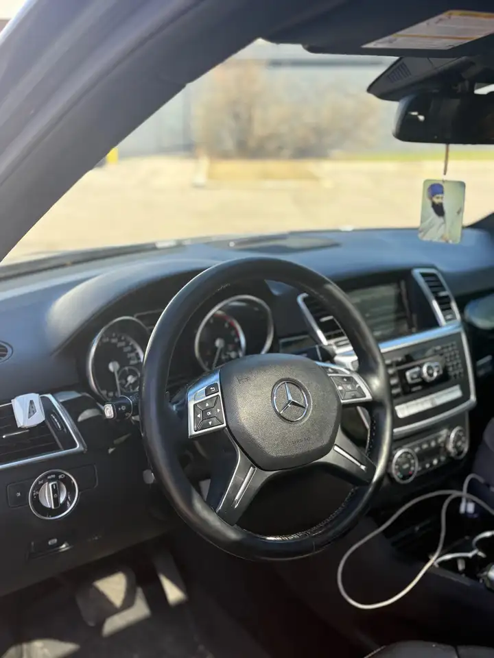 Mercedes-Benz M-Class снимка Mercedes-Benz M-Class