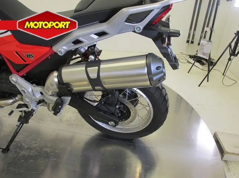 Moto Guzzi V 85 TT - foto 8