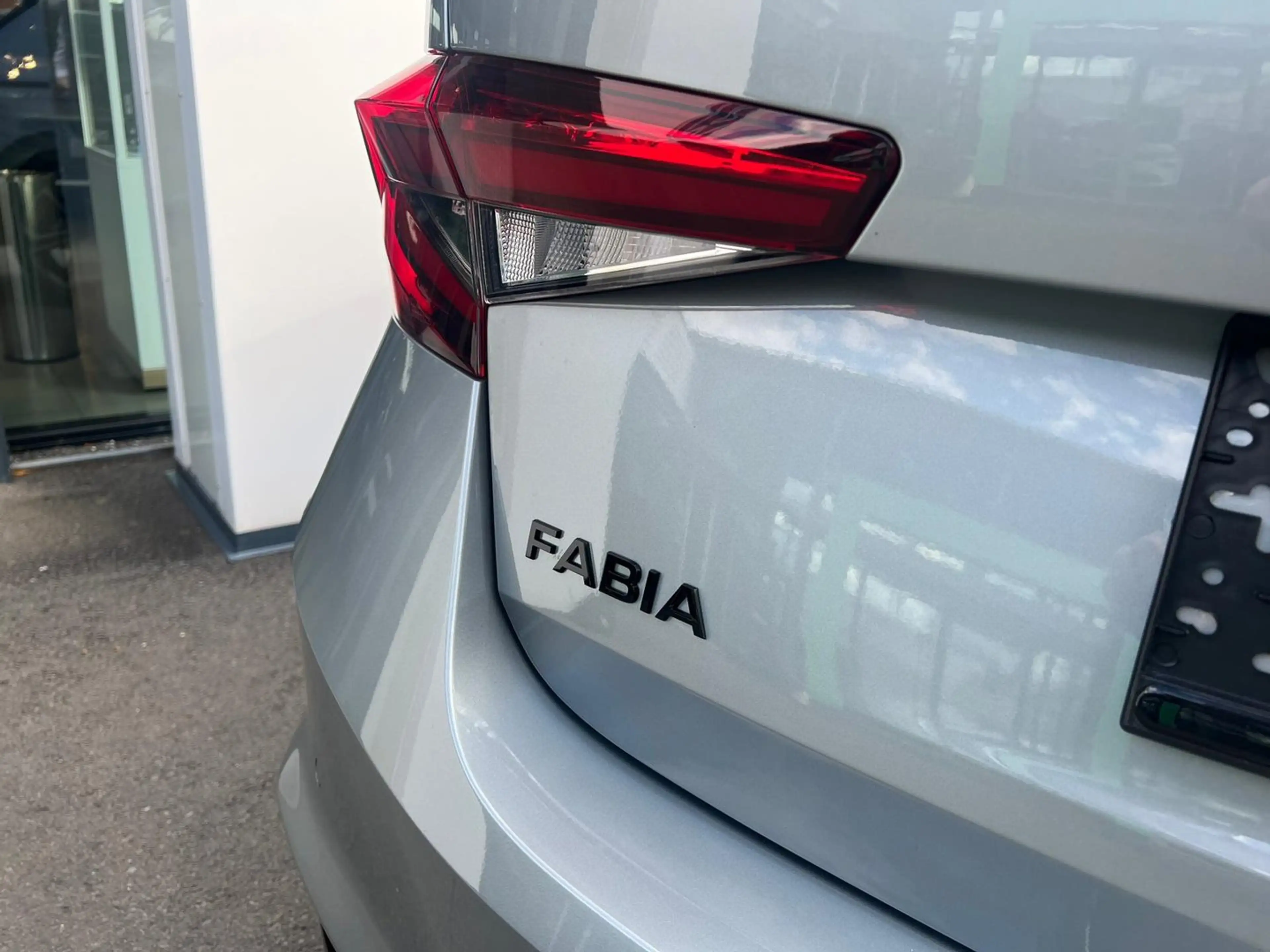 Skoda Fabia Monte Carlo TSI — photo 9