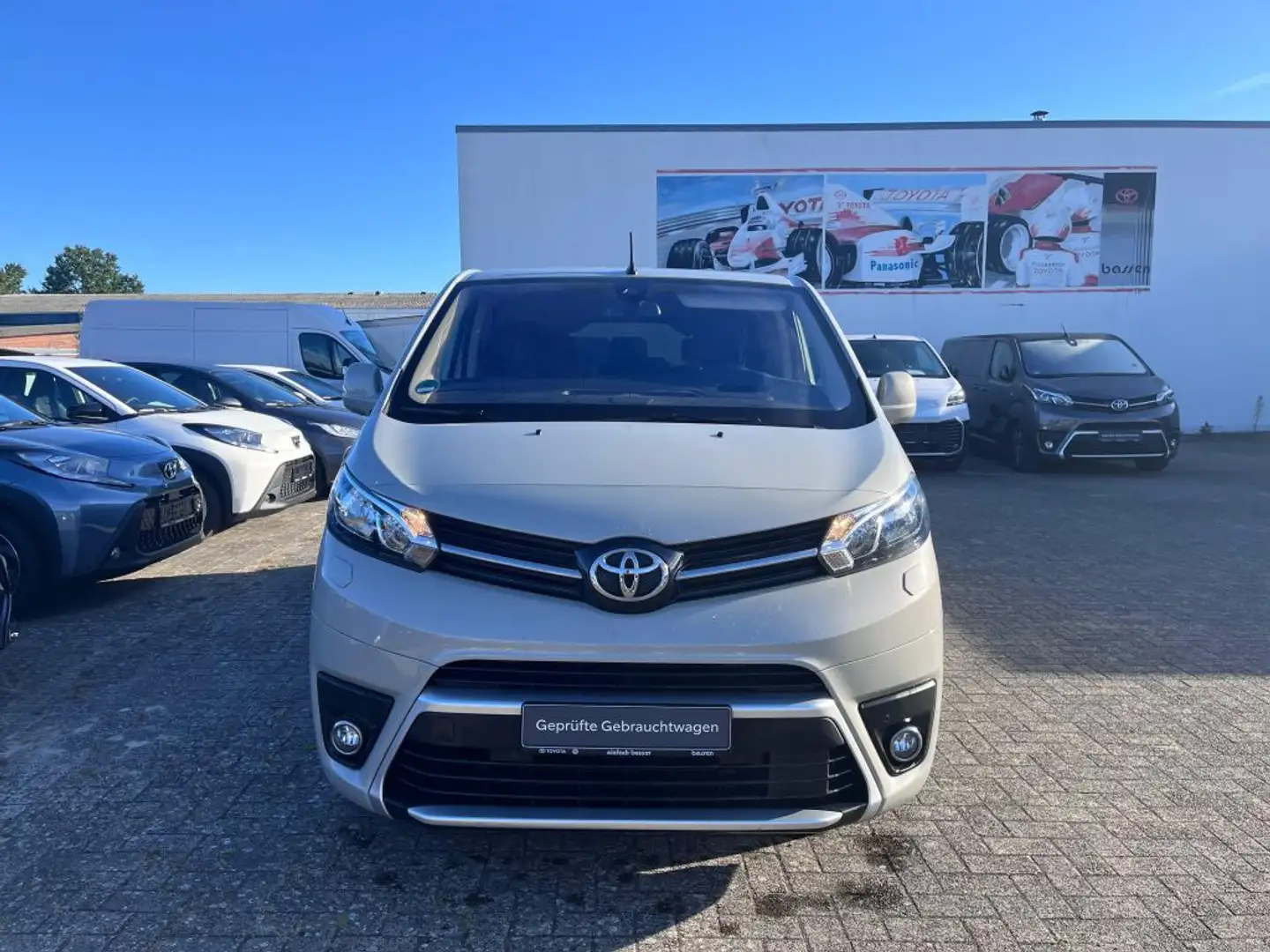 Toyota Proace 1,5-l-D-4D L1 (8-Si.) Verso Team Deutschland Beige - 1
