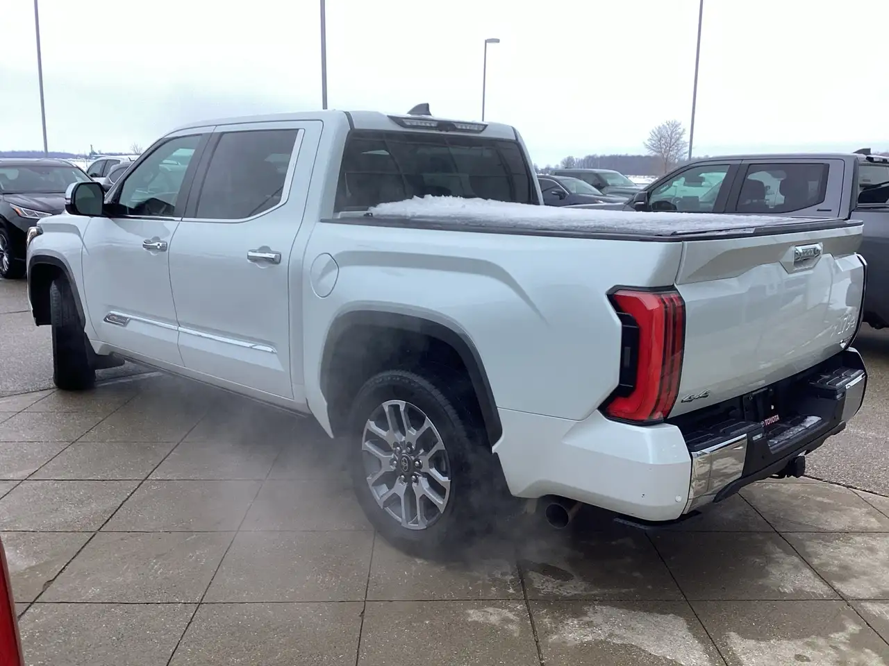 Toyota Tundra снимка Toyota Tundra