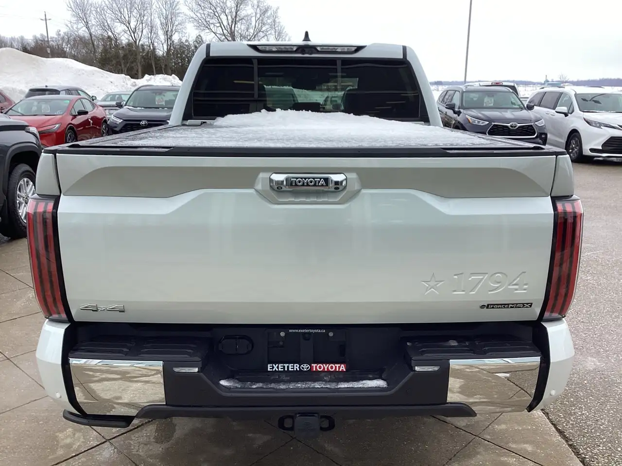 Toyota Tundra снимка Toyota Tundra